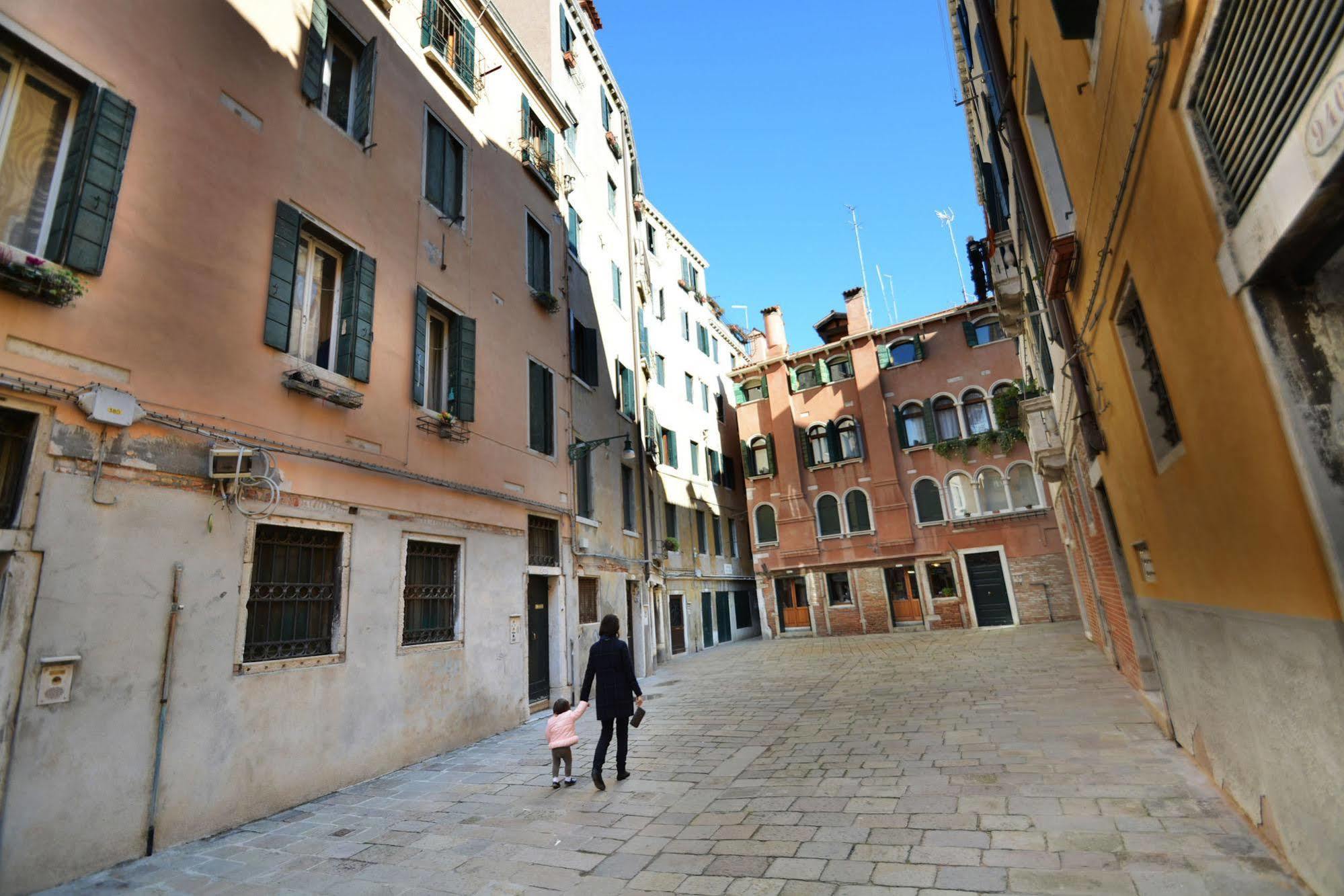 Ve.N.I.Ce. Cera Casa Del Sol Apartman Velence Kültér fotó